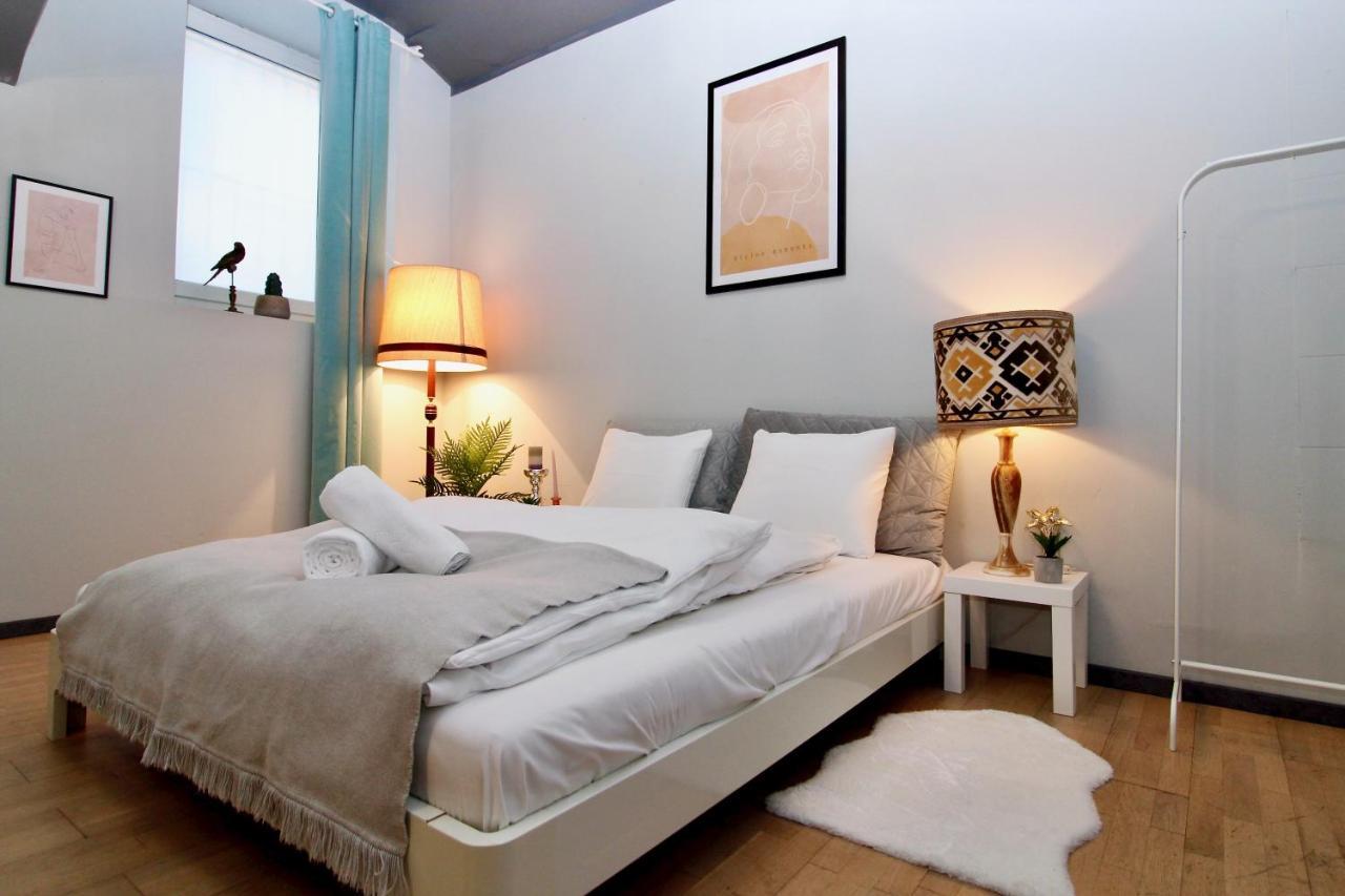 Apartment Artist In Center